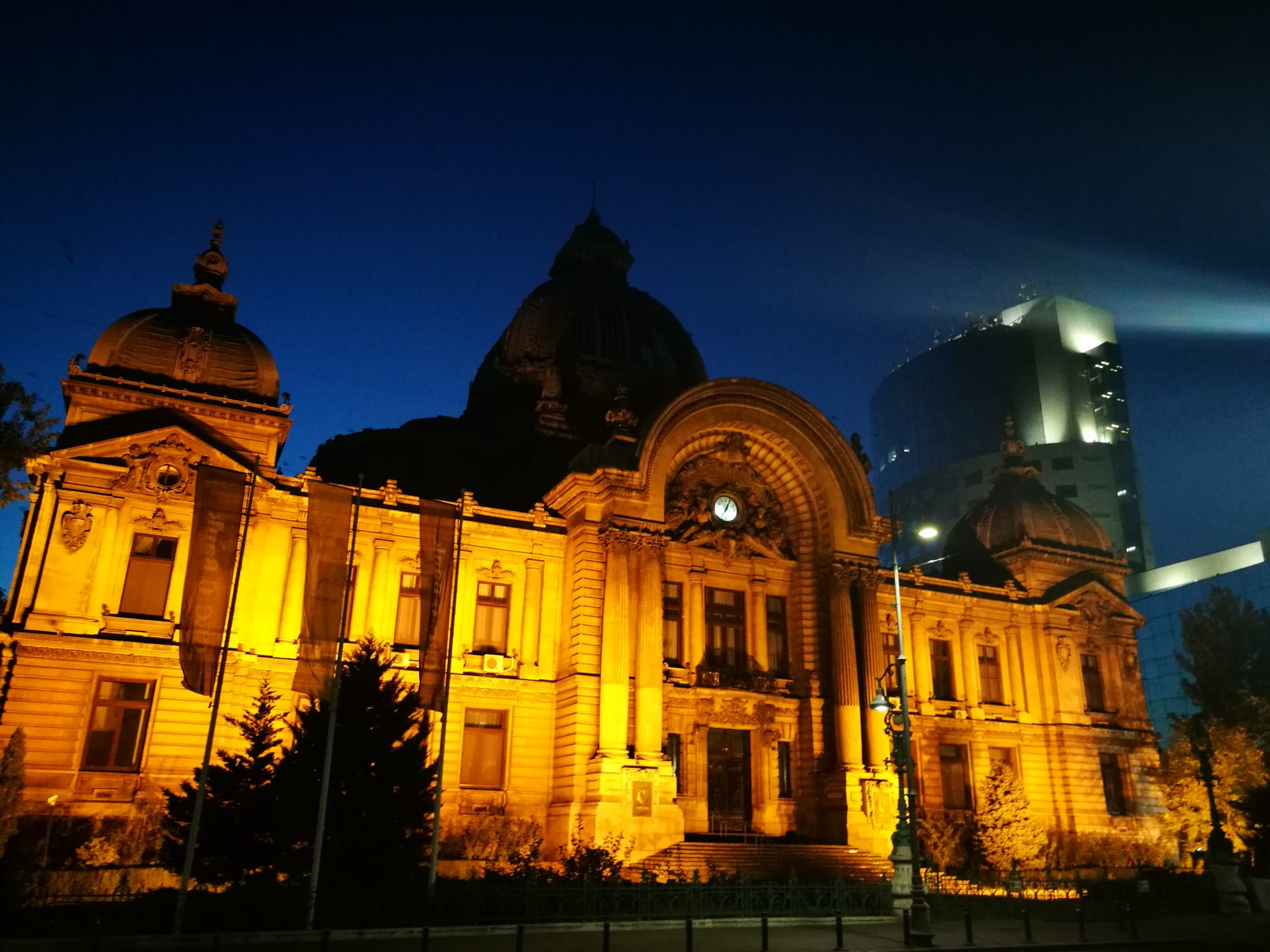 Bukareszt - Pałac CEC nocą